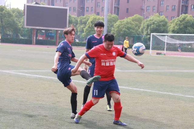 坎宁安带领球队奋战，上半场表现突出